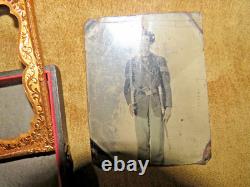 Original CIVIL War Union Sergeant Of Cavalry Soldier & Sword & Gun Photo In Case