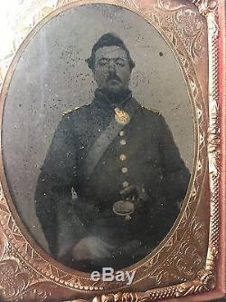 Original Civil War Union Soldier Tintype with Pistol, Buckle, and Badge in photo
