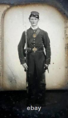 Original Id'd CIVIL War Armed Soldier Sixth Tintype Photo 88th Ohio Camp Chase