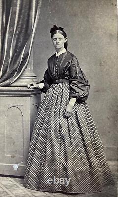 RARE! CIVIL WAR ERA WOMAN by CIVIL WAR WOMAN PHOTOGRAPHER MRS W. A. REED CDV PHOTO