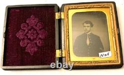 SCARCE CIVIL WAR 6th PLATE TINTYPE CIVIL WAR SOLDIER IN GUTTA-PERCHA HINGED CASE