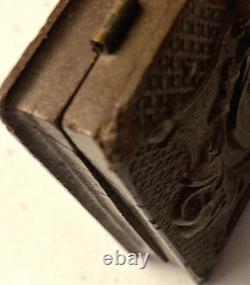 SCARCE CIVIL WAR 6th PLATE TINTYPE CIVIL WAR SOLDIER IN GUTTA-PERCHA HINGED CASE