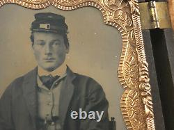 US Civil War Ambrotype 1/6 Plate Photo of Union Soldier in Gutta Percha Case