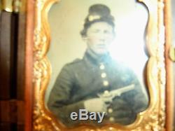 U. S. Civil war solider with pistol tin type with guta purcha case -soldier idenif