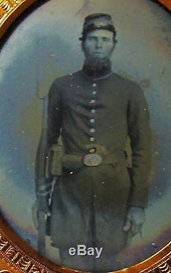 VINTAGE CIVIL WAR SOLDIER AMBROTYPE PHOTOGRAPH WithUNION CASE