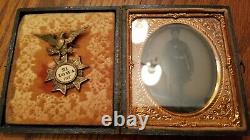 Very rare Civil War Tintype Union Soldier Armed with Veterans Medal