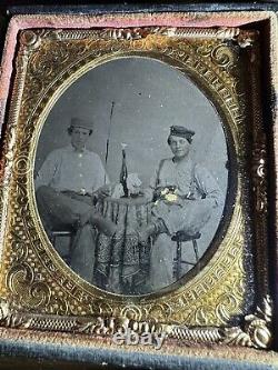 Young Poker Players / Civil War Soldiers Painted Gold Buttons + Gun 1/6 Tintype